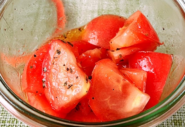 【玉ねぎなし】トマトマリネだけの人気レシピ！きゅうり有の作り置きアレンジを紹介
