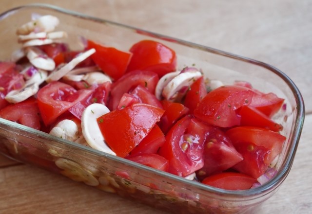 トマトの酢漬けの冷蔵庫保管と保存期間：３～４日以内が日持ちする消費期限（１週間の作り置きはNG）